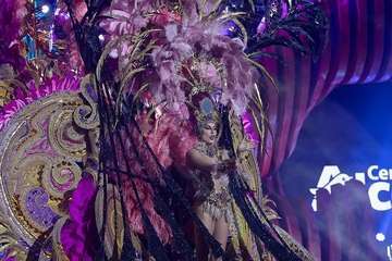 Lola Ortíz, representante de la firma teldense Tapicería Peñate, nueva Reina del Carnaval de la capital grancanaria/TA y Lpacarnaval.